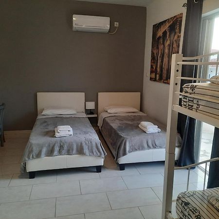 Galotel Agnoudas Near The Airport Markópoulon 外观 照片