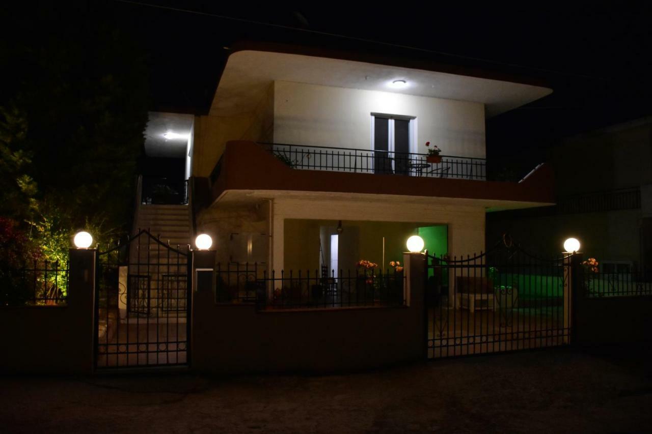 Galotel Agnoudas Near The Airport Markópoulon 外观 照片